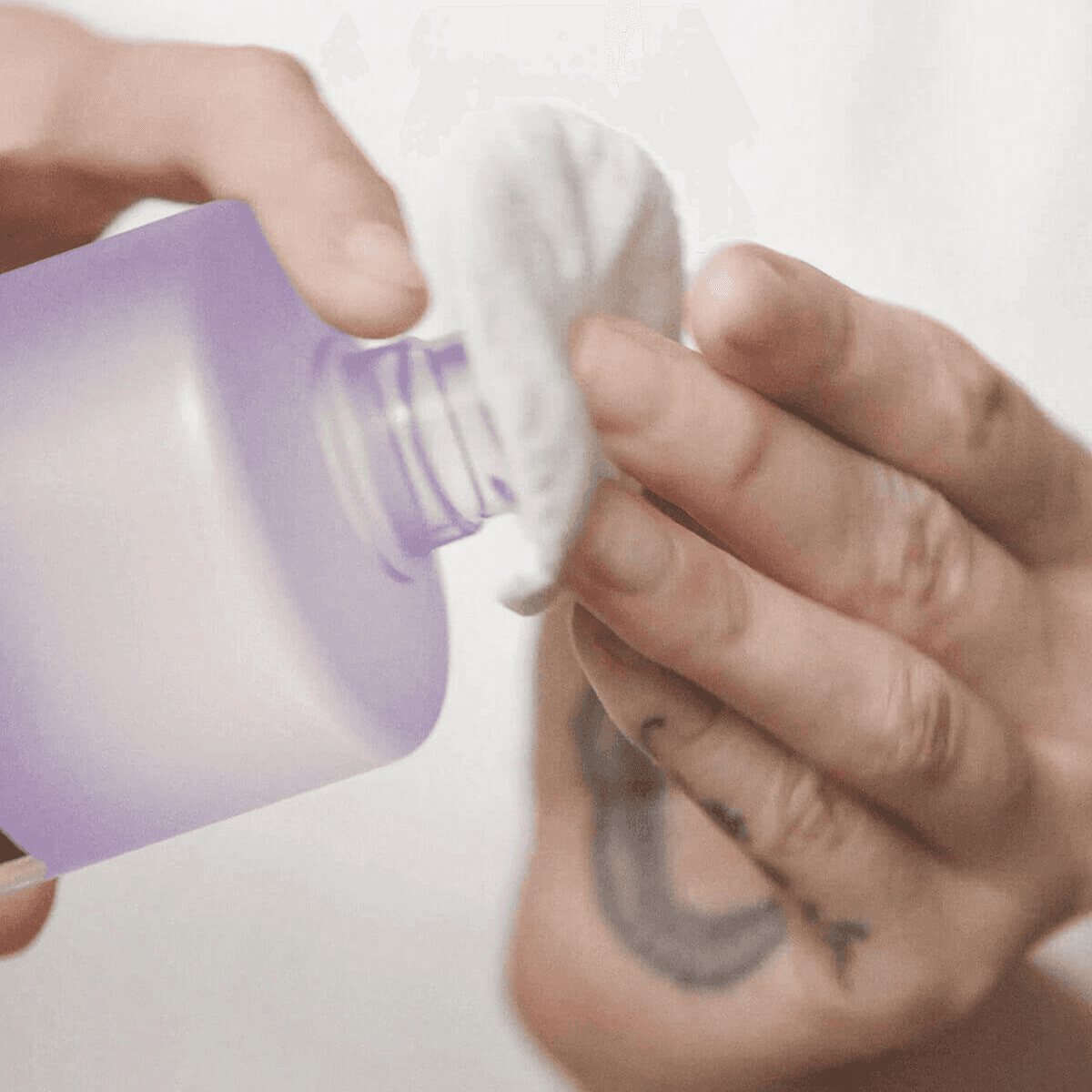 Clinique Exfoliates To Balance Dry Combination Skins 3